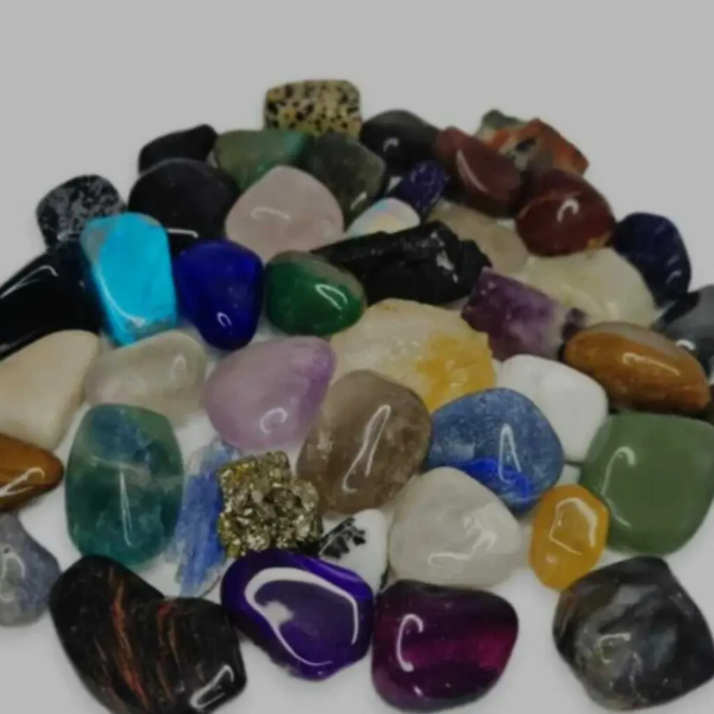 Variedades de gemas roladas naturales incluidas en el pack